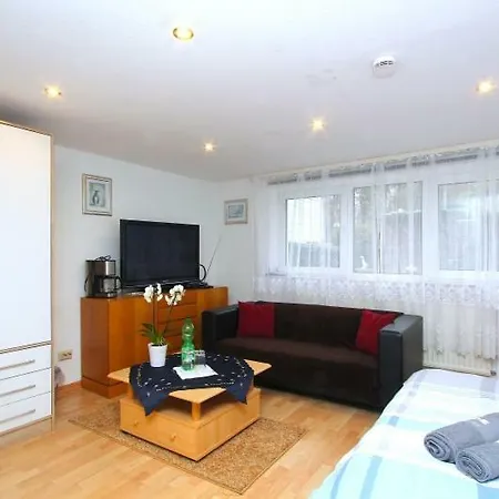 5887 Constantin Apartamento